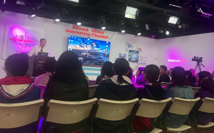 宁大MBA 同学认真听报告